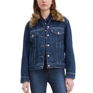 NWT Levi’s Ex-Boyfriend Fur Collar Trucker Jacket